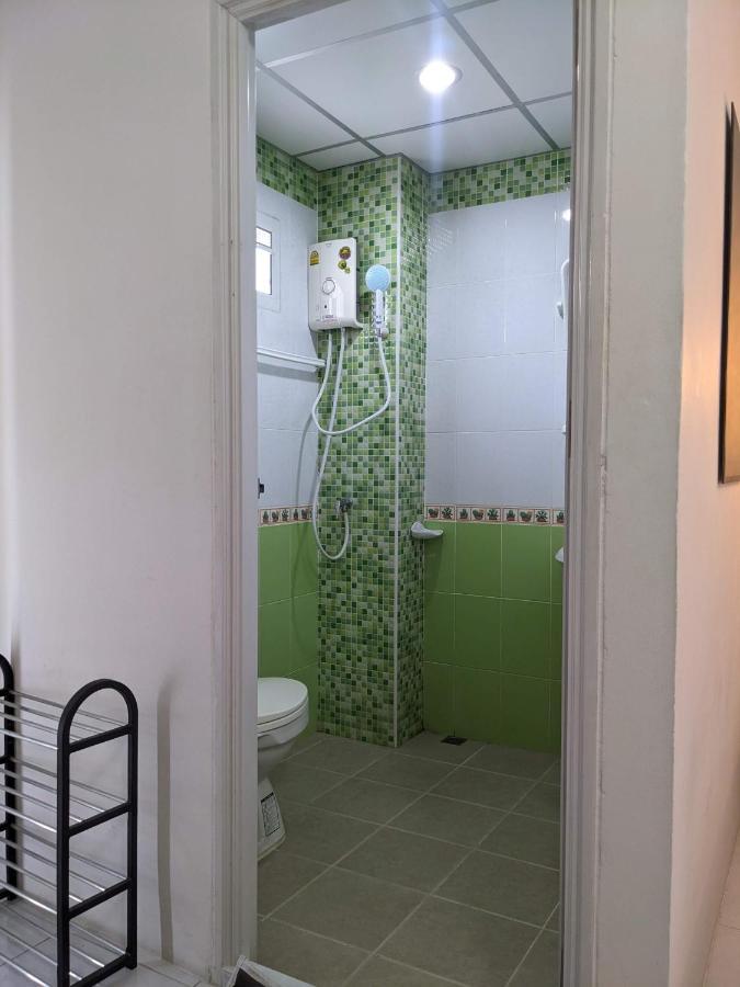 V At Panus Hotel Phanat Nikhom Екстериор снимка