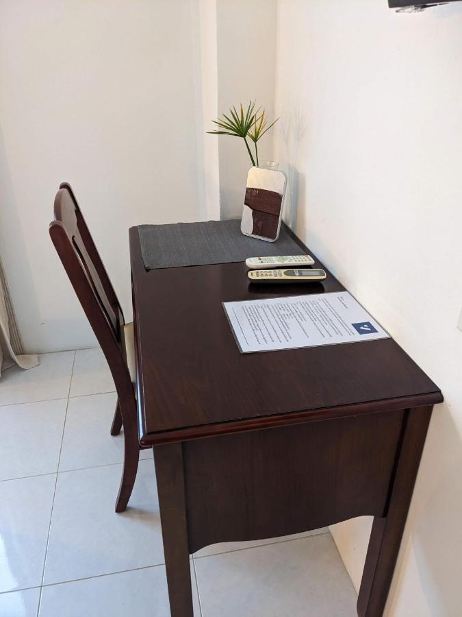 V At Panus Hotel Phanat Nikhom Екстериор снимка
